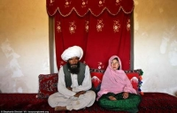 Tin mới gửii từ Afghanistan: "vợ nhi đồng bên chồng lụ khụ"