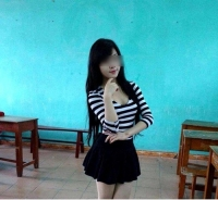 Nữ sinh Việt ăn mặc mát mẻ đến trường