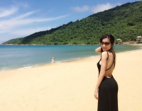 Elly Trần không mặc nội y ở biển Đà Nẵng