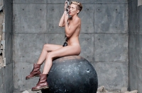 Wrecking Ball - Miley Cyrus(LeThietLong Dubstep Remix)