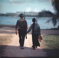 Bộ ảnh màu chân thật và xúc động về Việt Nam thời chiến của nhiếp ảnh gia người Đức