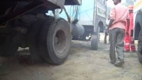 Dân Ấn Độ khởi động xe tải như thế nào =))