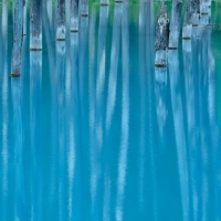 Ao nước lam ngọc đẹp ám ảnh ở Nhật