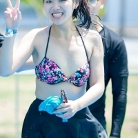 Giới trẻ Sài thành diện bikini nghịch nước giữa phố.Thiệt là sôi động quá đi,fan bikini điểm danh =))))