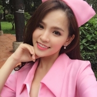 Ngắm cặp vếu to và thân hình nuột nà của hot girl mì gõ Phi Huyền Trang