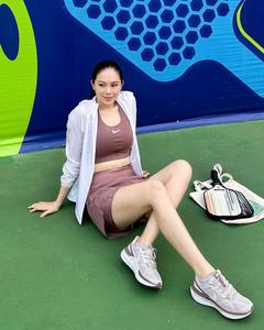 Tăng Thanh Hà, Tiểu Vy chưng diện chơi mốt thể thao 'nhà giàu'