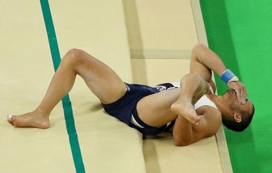 Kinh hoàng pha gãy gập chân của VDV Olympic - ảnh ghê rợn, cân nhắc trước khi xem :(