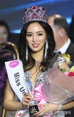 Hoa hậu Hàn Quốc gây sốt khắp Châu Á với body bốc lửa và vòng 1 tuyệt vời :x