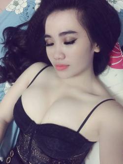 Hotgirl ngực to đếch biết tên =))