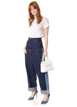 Những mẫu quần jeans quái đản nhưng vẫn cháy hàng