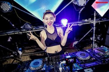 Vì sao các nữ DJ Việt bốc lửa thường mặc sexy khi chơi nhạc?
