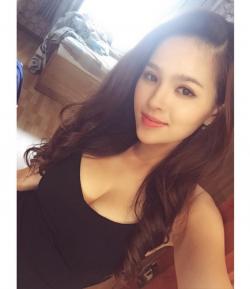 Hotgirl Trang Trần (Phi Huyền Trang): Ngực to không lo chết đói part 1