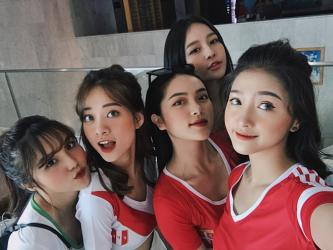 Dàn hot girl Việt cổ vũ World Cup 2018: Nóng hơn bao giờ hết