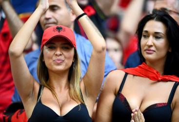 Fan nữ sexy hết cỡ trên khán đài World Cup 2018 khiến anh em khó rời mắt