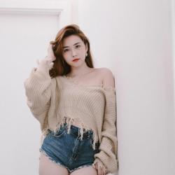 Kiều nữ xinh đẹp bị bắt gặp tay trong tay đi chơi cùng Bùi Tiến Dũng là ai?
