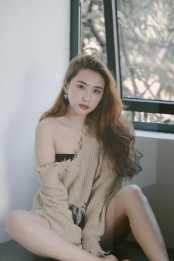 Không chịu thua kém Bùi Tiến Dũng, Hà Đức Chinh cũng đã có bạn gái xinh đẹp và nóng bỏng?