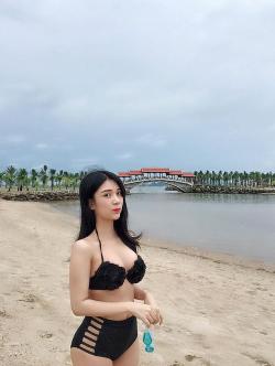 Thanh Bi lại tung ảnh bikini sexy 'đốt mắt'