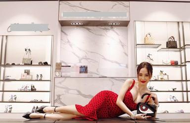 Angela Phương Trinh tạo dáng như tiên cá - cong quá