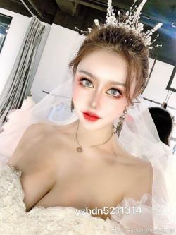 Nhìn ảnh thật của hot girl Barbie, fan nói 'không phải một người'