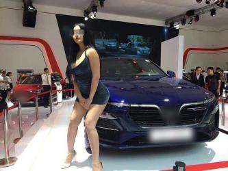 Trước khi cố tình lộ hàng ở Vietnam Motor Show 2019, Võ Huỳnh Ngọc Phụng chuyên ăn mặc kiểu 'con nhà nghèo'