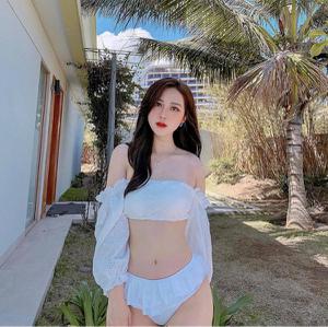 Hot girl 9x xinh xắn như kẹo ngọt đốn tim dân tình khi diện bikini siêu 'bánh bèo'