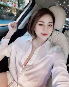 Diện bikini, hot girl Trâm Anh muốn rơi cả vòng 1 ra ngoài